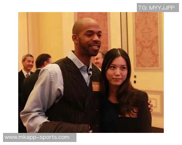 姚明与街球王阿尔斯通重聚合影引发球迷回忆与热议