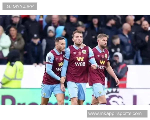 西汉姆欲租借斯特林但球员更倾向于永久转会选择