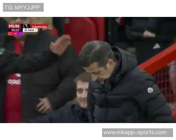 菲尔克鲁格禁区内摔倒VAR介入裁判最终未判罚点球引发争议